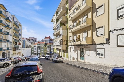 Apartamento T1 à venda na Calçada do Tojal, 15