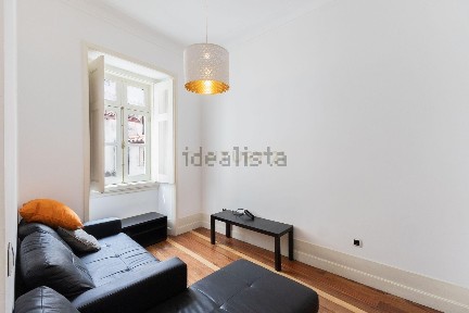 Arrendamento de apartamento T3 na Rua Ferreira Borges, 75