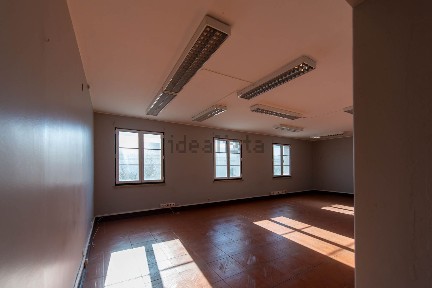 Arrendamento de escritório privado na Rua Terreiro do Trigo