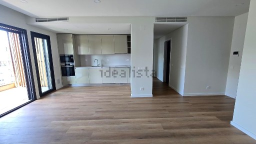 Arrendamento de apartamento T2 na Estrada Romeiras