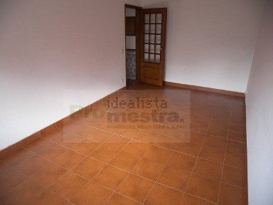 Arrendamento de apartamento T1 na Rua Manuel de Almeida e Vasconcelos