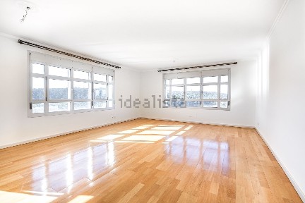 Arrendamento de apartamento T3 na Rua de Campolide
