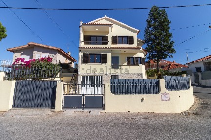 Moradia independente à venda na Rua Eliza Cepeda Teles, 61