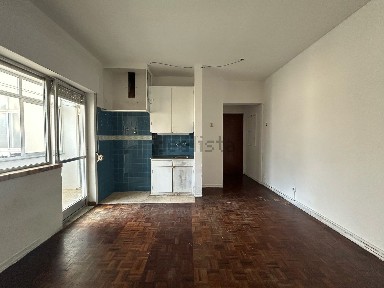 Apartamento T1 à venda na Avenida António Sérgio