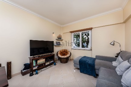Apartamento T2 à venda na Rua Luís de Camões