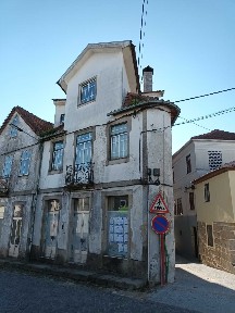 Casa para dividir em 3 apartamentos