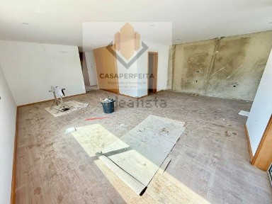 Apartamento T2 à venda na Avenida São Cristóvão