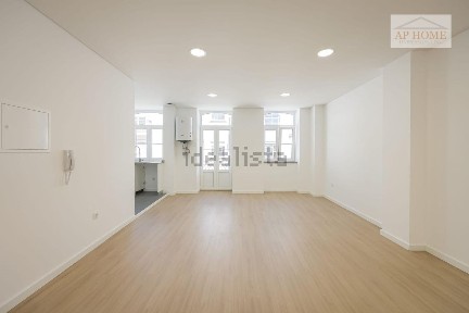 Apartamento T3 à venda na Rua Arcebispo Pereira Bilhano, 88