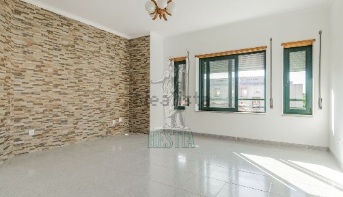 Apartamento T2 à venda na Rua da Estrada Nova