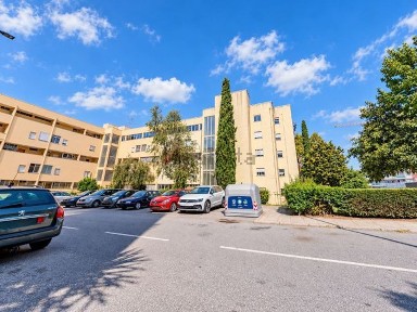Apartamento T4 à venda na Rua Inácio José Peixoto s/n