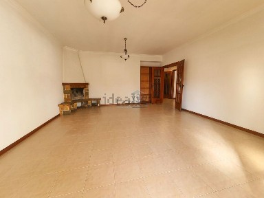 Apartamento T3 à venda na Rua Ermesinde