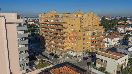 Apartamento T2 à venda na Rua Doutor Armando José Pereira Tavares, 18