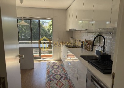 Apartamento T3 à venda na Rua Nova da Raposa