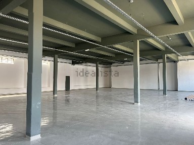 Arrendamento de armazém na Rua Doutor Eduardo Santos Silva