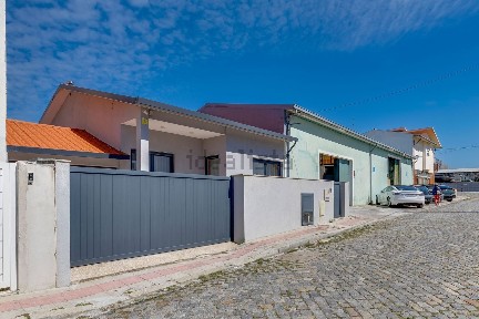 Moradia geminada à venda na Rua do Verão, 55