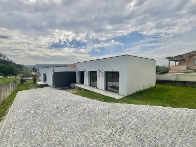 Moradia independente à venda em Carvoeiro