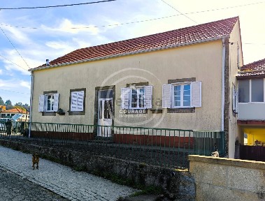 Moradia independente à venda na Estrada da Cotaleira