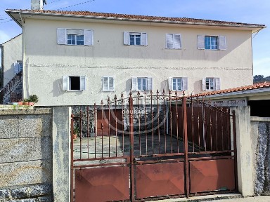 Moradia geminada à venda na Estrada da Cotaleira