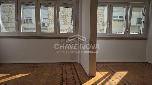 Arrendamento de apartamento T2 na Rua Infantaria 16