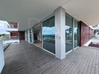 Arrendamento de apartamento T3 na Alameda Senhor da Serra, 8