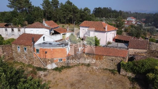 Moradia independente à venda em Espariz e Sinde