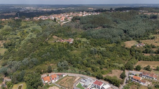 Moradia independente à venda em Antuzede e Vil de Matos