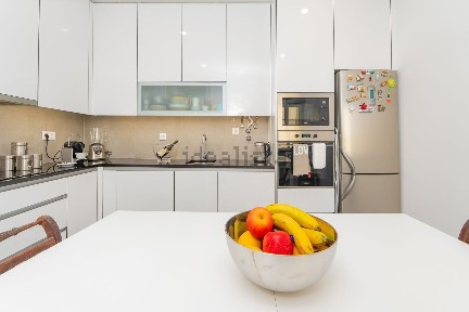 Apartamento T2 à venda na Rua dos Cortes Reais