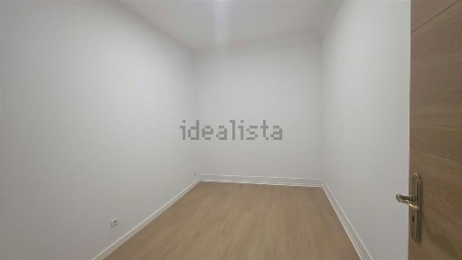 Apartamento T1 à venda na Praça Paiva Couceiro