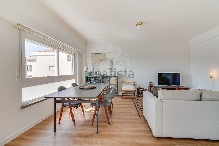 Apartamento T1 à venda na Rua Mário Viegas
