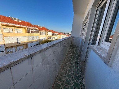 Apartamento T2 à venda na Rua Pedro Franco s/n