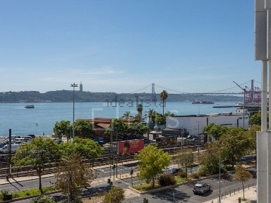 Apartamento T3 à venda na Rua Dom Luís I