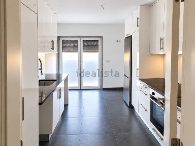 Apartamento T4 à venda na Avenida António José de Almeida s/n