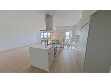 Apartamento T2 à venda na Rua Anibal José Rodrigues