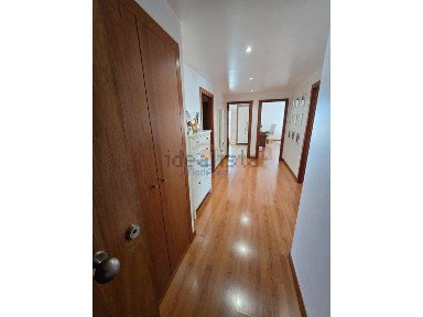 Apartamento T2 à venda na Rua Tito de Morais