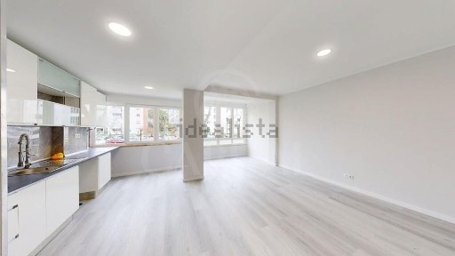 Apartamento T2 à venda na Rua António Sérgio, 10