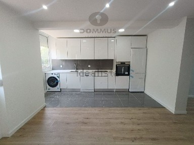 Apartamento T2 à venda na Rua Mestre Afonso Domingues