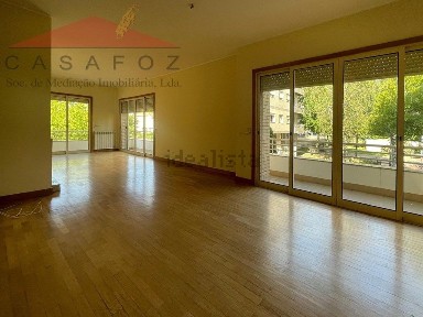 Arrendamento de apartamento T4 na Fonte da Moura - Vilarinha