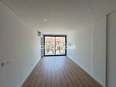 Arrendamento de apartamento T1 na Rua Santo António do Telheiro
