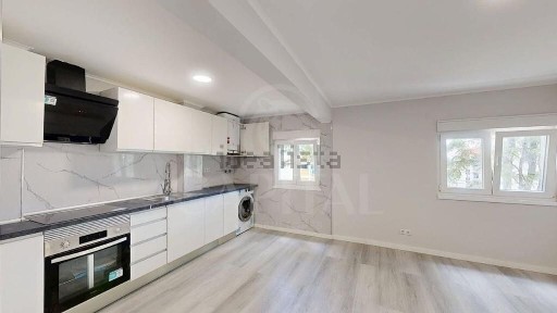 Apartamento T3 à venda na Rua João Jacinto de Magalhães s/n