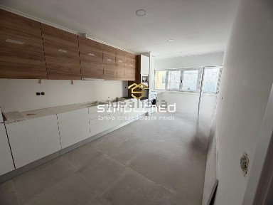 Apartamento T3 à venda na Rua Voz do Operário