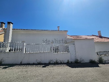 Arrendamento de moradia independente na Rua João Lourenço Rebelo, 8