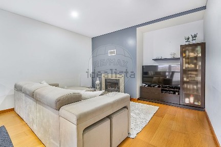 Apartamento T3 à venda na Rua Irmãos Roby