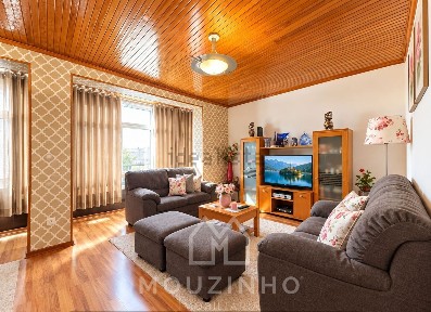Apartamento T3 à venda na Rua Gomes de Amorim s/n