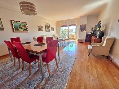 Apartamento T4 à venda na Rua Companhia dos Caolinos