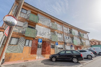 Apartamento T2 à venda na Rua Oleiros