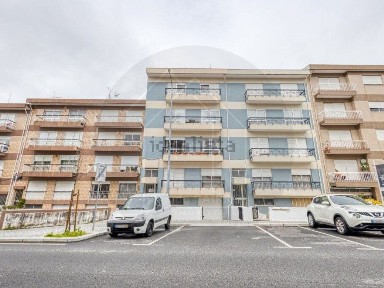 Apartamento T2 à venda na Rua António Oliveira Braga, 68
