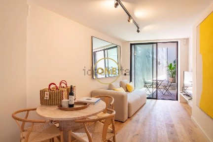 Apartamento T2 à venda na Rua da Senhora da Luz