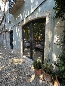 Arrendamento de espaço comercial na Praça das Flores