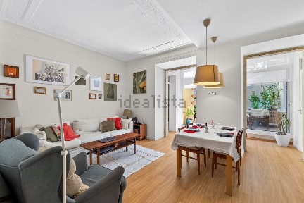 Apartamento T2 à venda na Rua Doutor António Martins