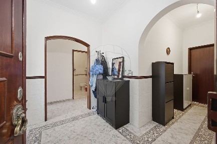 Apartamento T3 à venda na Rua Maria Lamas